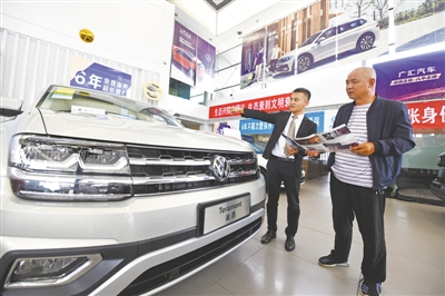 <p>　　⑤私家車由過(guò)去的奢侈品變成今天的“必備品”。</p>