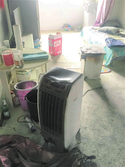     被火烤變形的冷風(fēng)機(jī)。