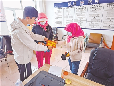     青銅峽市葉盛鎮(zhèn)安排開展防火巡查工作。