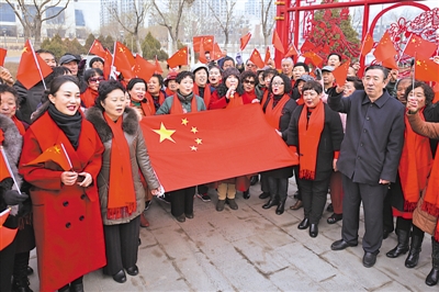 <p>　　2019年3月2日，銀川市寶湖公園，各族群眾一起歌唱《我和我的祖國》。（資料圖片）</p>