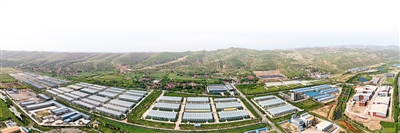 <p>　　隆德縣六盤山工業(yè)園區(qū)。隆德縣引進(jìn)福建康業(yè)投資有限公司，2012年以來，先后投資5億元分期建設(shè)閩寧中小企業(yè)創(chuàng)業(yè)孵化園。　本報(bào)記者　黨碩　攝</p>