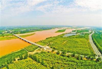 <p>　　圖為葉盛黃河大橋。黃河流經(jīng)寧夏397公里，滋養(yǎng)著兩岸各族兒女。　　　　　　　　　　　　　　　　　　　　　　　　　　　　　　　　　　　　　　　　　本報(bào)記者　王曉龍　攝</p>