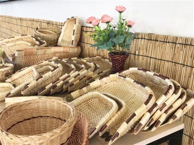     草編是鹽池縣又一文創(chuàng)產(chǎn)品。