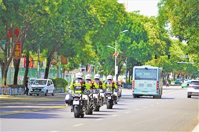 <p>　　交通井然有序。</p>