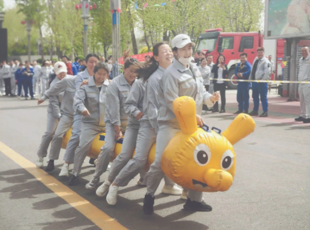 240余名職工同場(chǎng)競(jìng)技職工趣味運(yùn)動(dòng)會(huì)