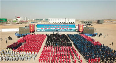 <p>　　2019年全區(qū)重大項(xiàng)目集中開工現(xiàn)場推進(jìn)會。我區(qū)以工業(yè)園區(qū)為載體，突出主導(dǎo)產(chǎn)業(yè)、優(yōu)勢產(chǎn)業(yè)，推動產(chǎn)業(yè)鏈縱向延伸、產(chǎn)業(yè)間橫向耦合、園區(qū)間協(xié)調(diào)聯(lián)動，打造規(guī)模體量大、延伸配套好、帶動能力強(qiáng)的產(chǎn)業(yè)集群，形成全區(qū)產(chǎn)業(yè)發(fā)展的基本格局、引領(lǐng)全區(qū)產(chǎn)業(yè)轉(zhuǎn)型升級、發(fā)展壯大。</p>