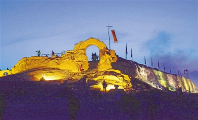 <p>　　鎮(zhèn)北堡西部影城月亮門</p>