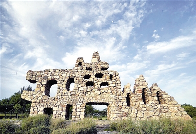 <p>　　華夏奇石山文化旅游區(qū)</p>