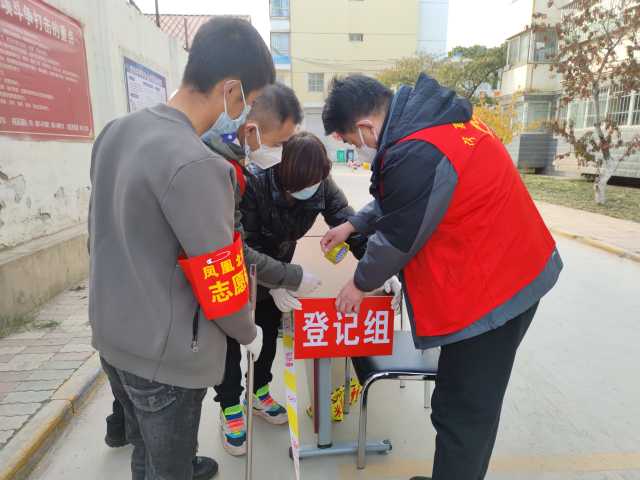自治區(qū)總工會組織志愿服務(wù)隊下沉社區(qū)2.jpg