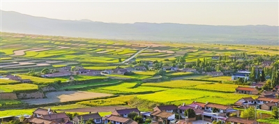 <p>　　南華山下田園風(fēng)光</p>