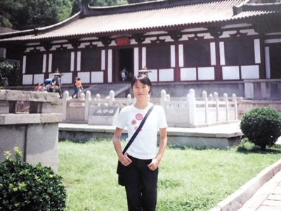 <p>　　從上大學(xué)開(kāi)始，李丹愛(ài)上了體育，總是清爽的短發(fā)模樣。</p>