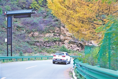<p>　　公路通，百業(yè)興。</p>