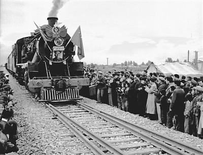 <p>　　1964年10月1日，銀新鐵路正式通車。</p><p>　　買世杰　攝</p>