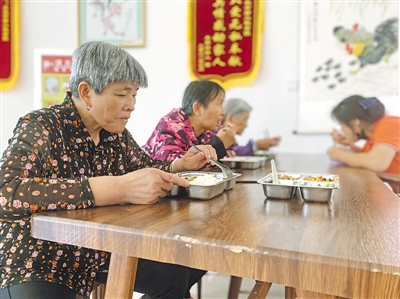 <p>　　城鄉(xiāng)養(yǎng)老服務(wù)體系全覆蓋。</p>