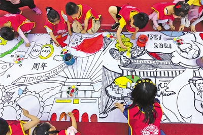 <p>　　銀川市金鳳區(qū)長(zhǎng)城中路街道辦事處金宇名庭社區(qū)聯(lián)合花漾年華藝術(shù)學(xué)校舉行“童心向黨　快樂成長(zhǎng)”主題活動(dòng)，培育少年兒童愛黨愛國(guó)情懷。（資料圖片）　　　　　　　　　　　　　　　　　　　　　　　　　　　　　　　　　　　　　　　　　　　　　　　　　　　　　　　　　　　　　　　本報(bào)記者　黨碩　攝</p>