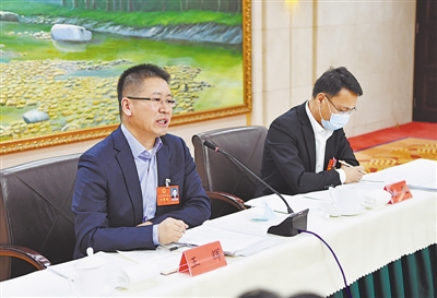 <p>　　1月30日，人大代表王輝建議，要從提高全民法治意識(shí)的高度，加強(qiáng)對(duì)民法典的廣泛深入宣傳?！　　　　　　　　　　　　　　　　　　　　　　　　　　?lt;/p>