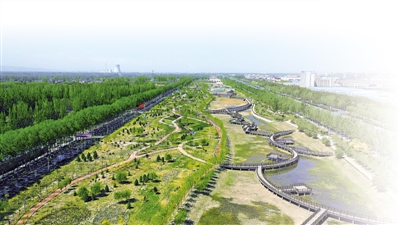 <p>　　城在綠中，水在城中?！　”緢笥浾摺√K峰　攝</p>