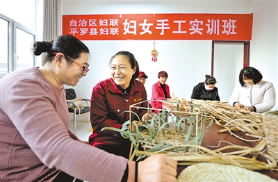 <p>　　我區(qū)通過創(chuàng)業(yè)扶持、就業(yè)援助、技能增收等手段幫助城鄉(xiāng)居民增加收入。</p>