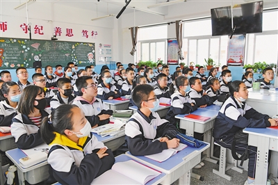 <p>　　吳忠市第四中學應用多媒體開展教學。</p><p>　　本報記者　錢建忠　攝</p>