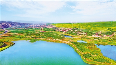 <p>　　脫貧后氣象一新的海原美麗鄉(xiāng)村。</p>