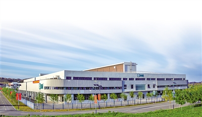 <p>　　2020年銀川經(jīng)開區(qū)育成中心共5期建筑面積59萬平方米，入駐企業(yè)300多家。</p>