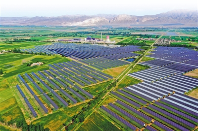 <p>　　中節(jié)能（石嘴山）光伏農(nóng)業(yè)科技有限公司光伏農(nóng)業(yè)科技大棚。（資料圖片）</p>