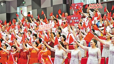 <p>　　百歌展演。</p>