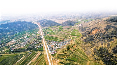 <p>　　俯瞰楊嶺村。</p>