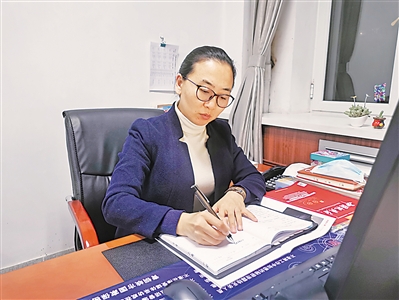 <p>　　　　自治區(qū)人大代表丁鶴。</p><p>　　　?。▓D片由受訪者提供）　</p>