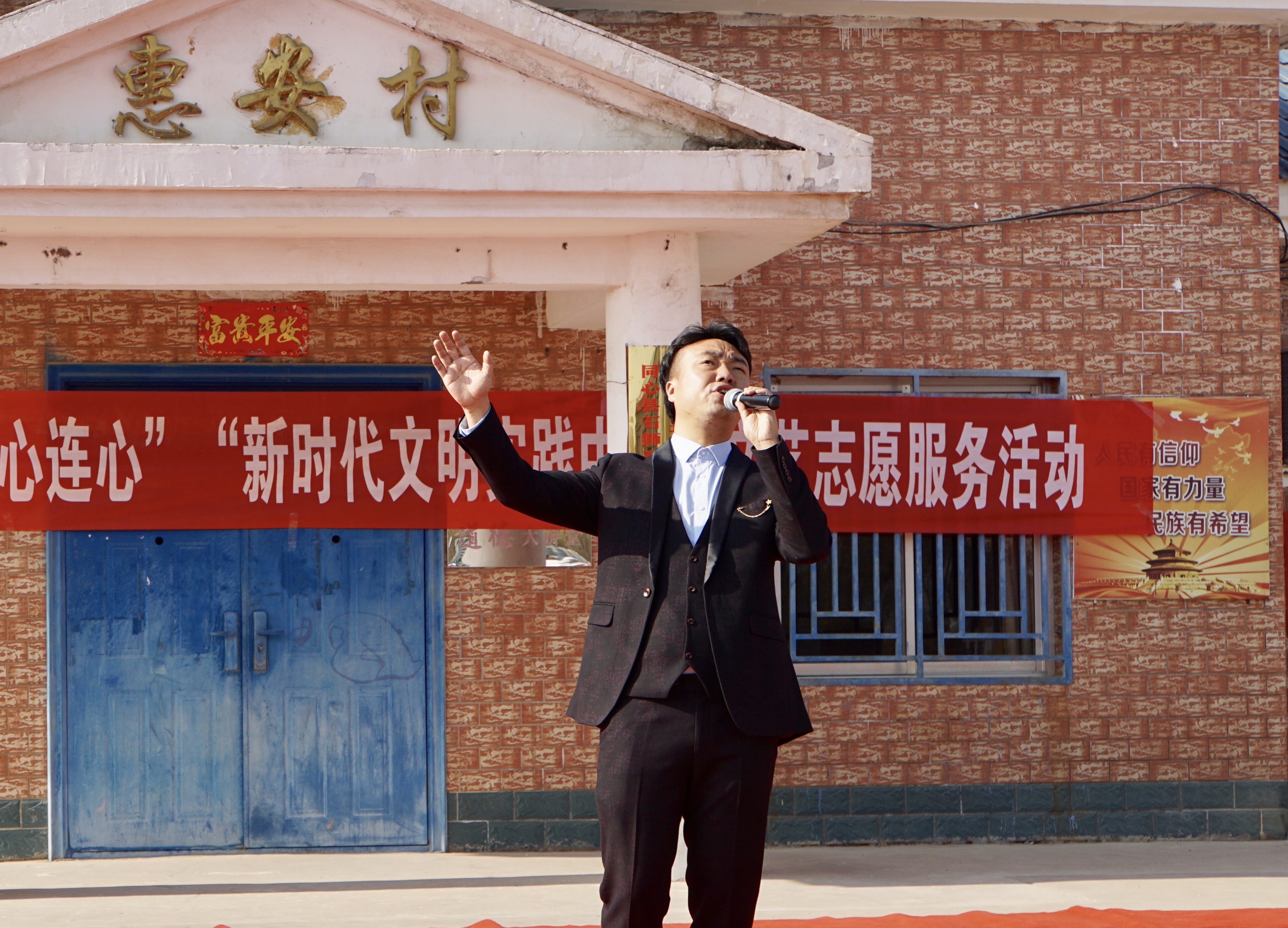 政協(xié)委員曹佳樂照片.jpg