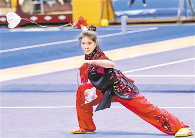     武術(shù)運動員陳陸在訓(xùn)練。